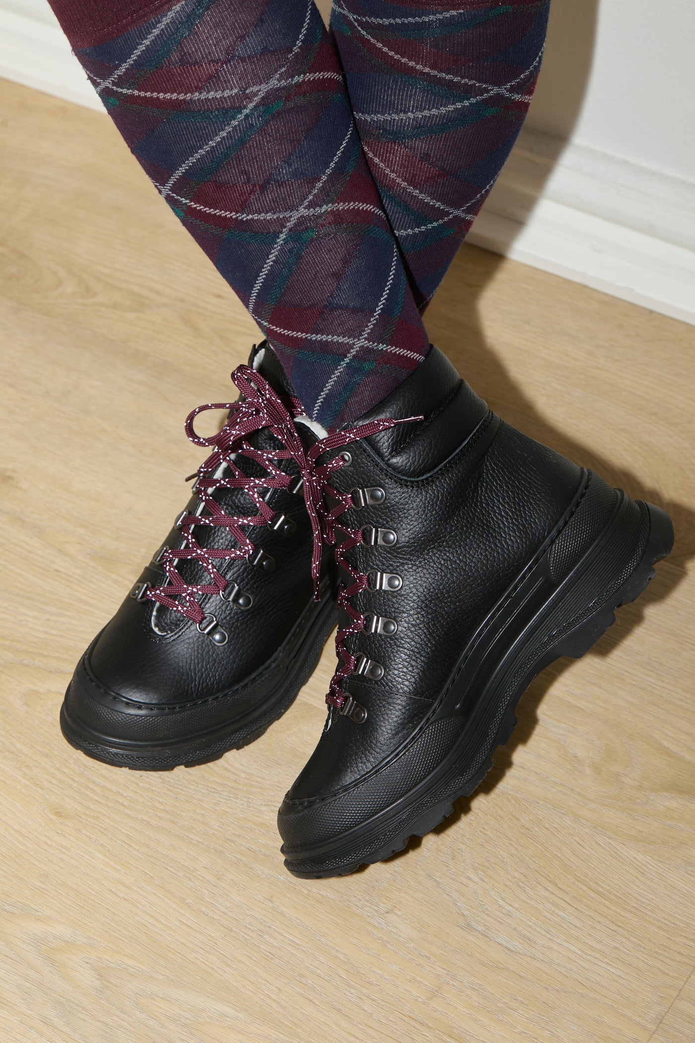Saana hiking boot burgundy black