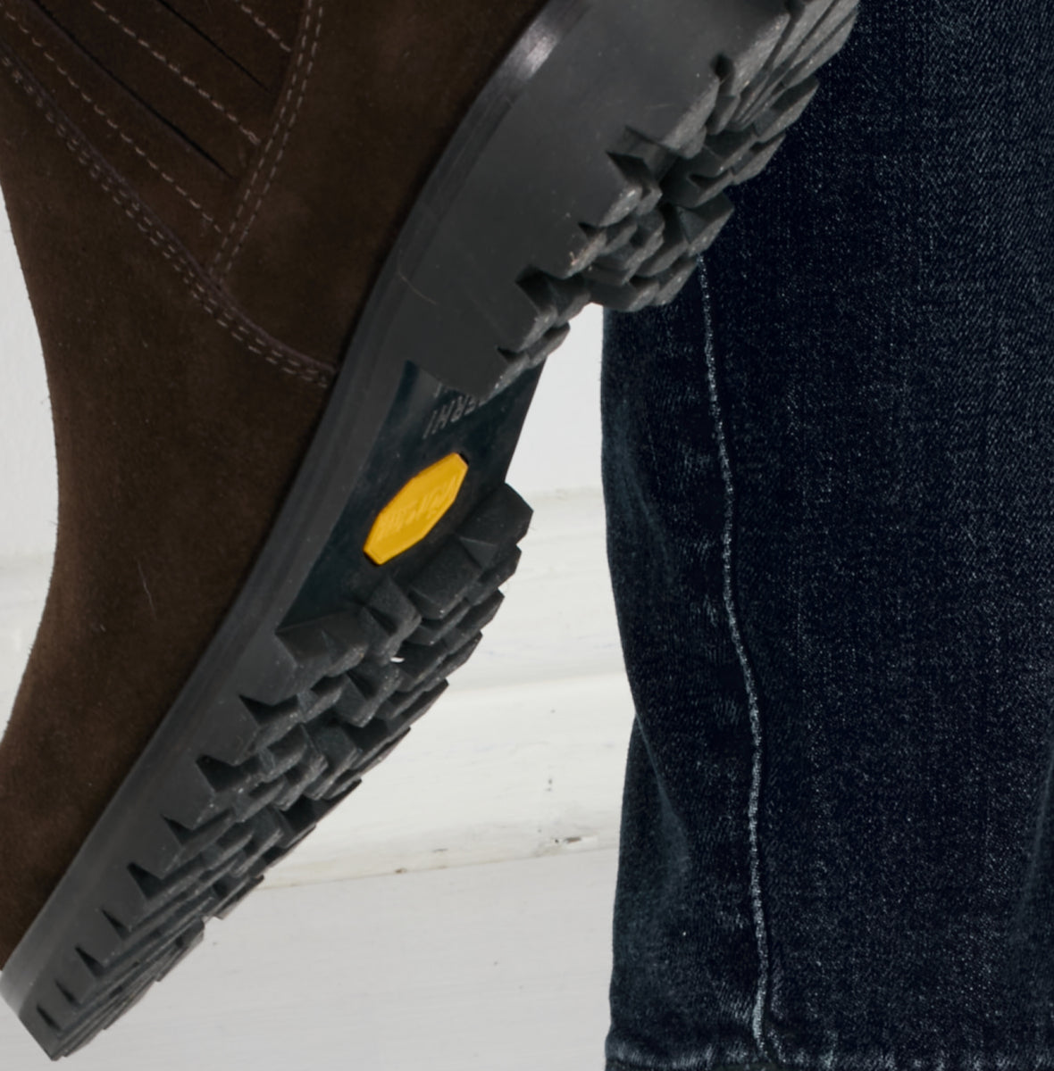 Men Chelsea Vibram Boot Suede Black